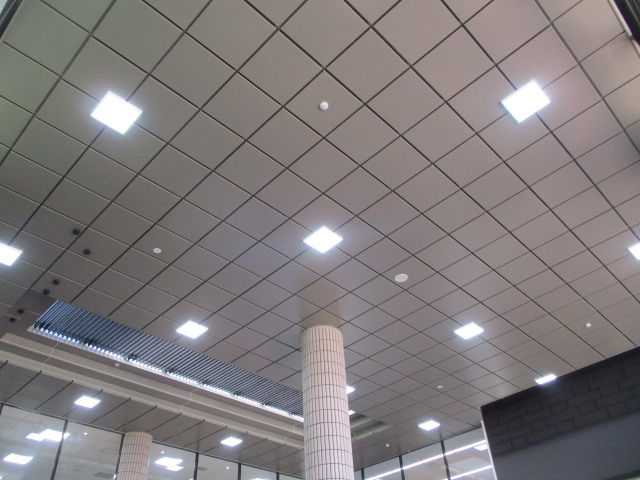 宮崎大学 図書館 (正面玄関天井)